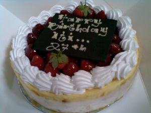 ditambahin satu umurnya, harusnya 26 th.. hihi.. tetep enak ko kuenya.. tengkyuu bitata