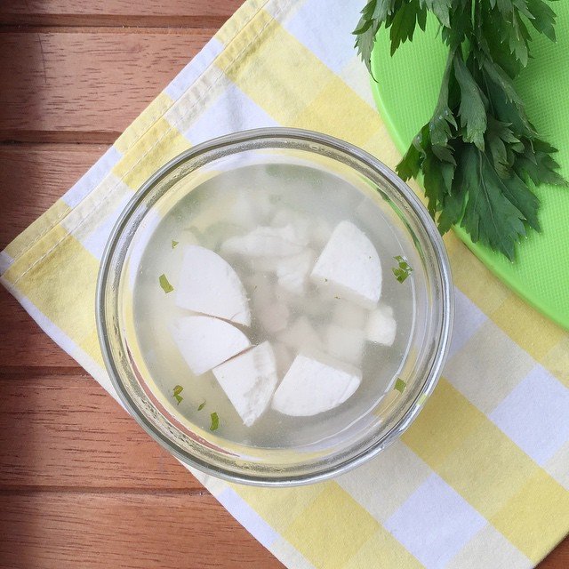 Sup gurame untuk bayi. Makannya pake nasi tim. Zayyan suka kayanya. Dia mah pemakan segala 😄😄 bikin seneng yg masak #mpasiZayyan #mpasirumahan #mpasihomemade