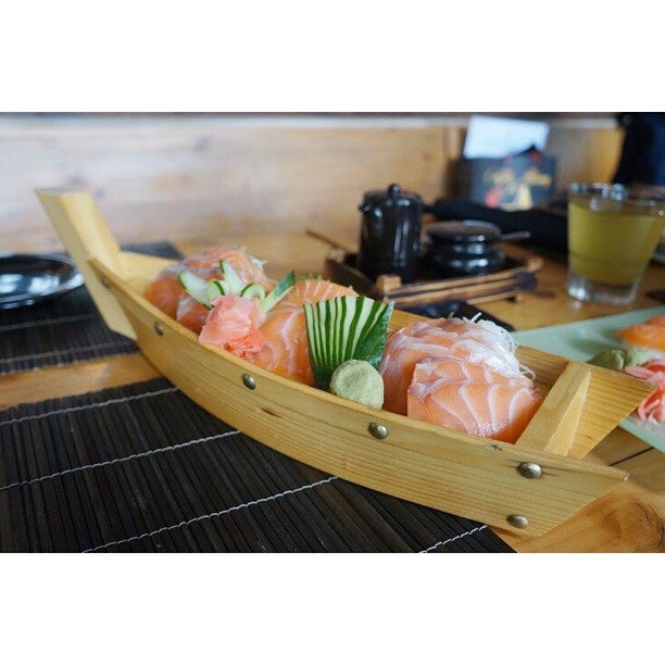 #barutau Kalau salmon sashimi di jepang itu sebenernya diperkenalkan sama Norwegia. Salmon nya pun tyt fresh import 12 jam dari laut Norway sampai ke jepang