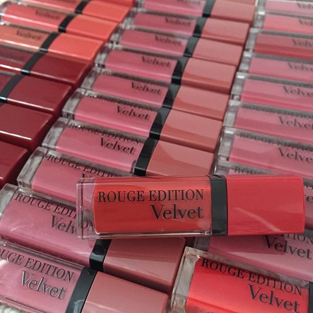 Ready stock Bourjois Rouge Velvet di @turiskece 😉😉