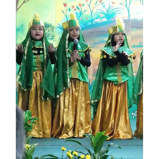 Assembly pagi tadi 😊 performing Kallam Ilahi dan tari lingkungan #ZahraKamila